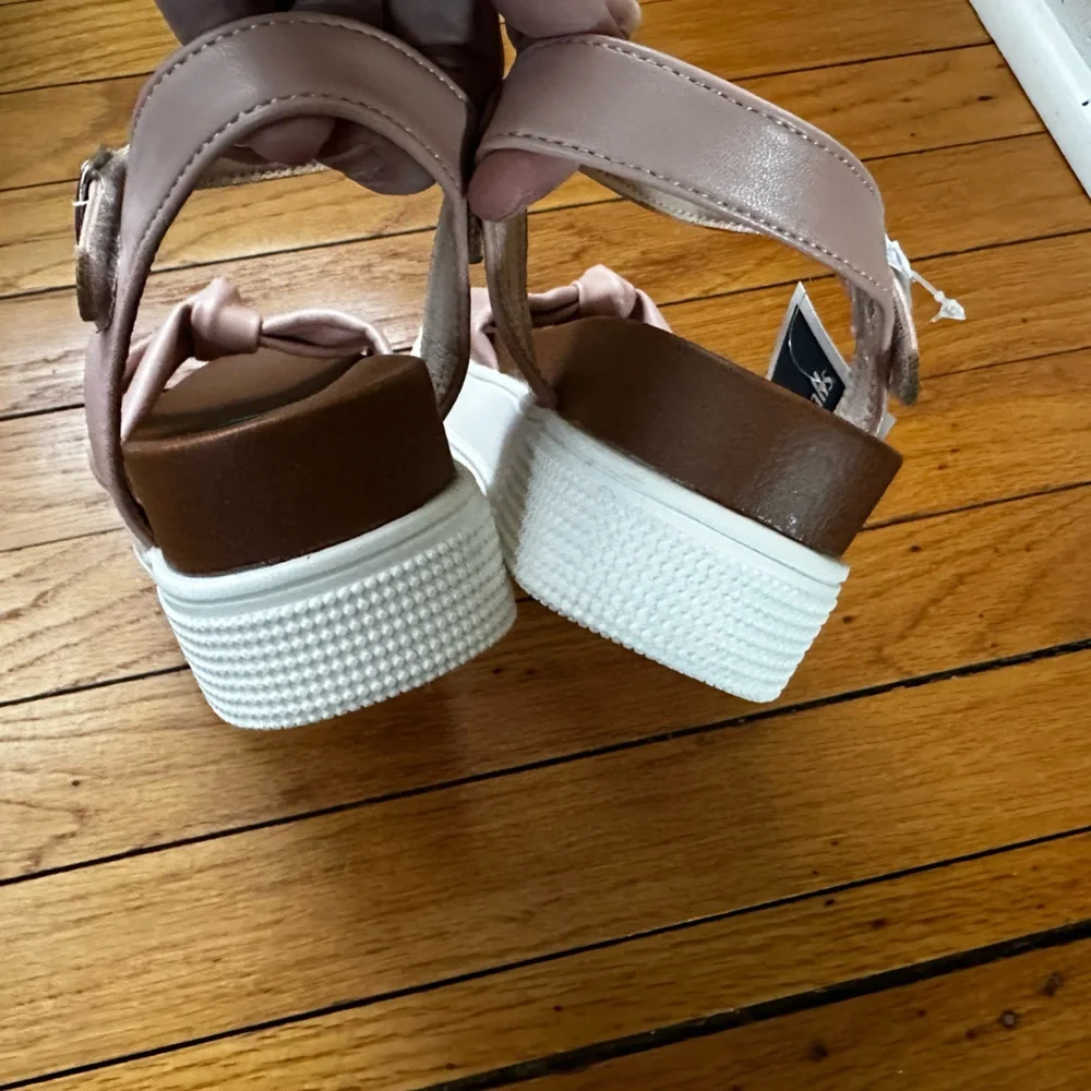 NWT Mia cute and comfy sandals size 4 - Picture 3 of 7